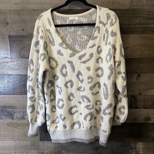 Maurices Womens White Gray Leopard Print Knit Sweater boat neck Size 0